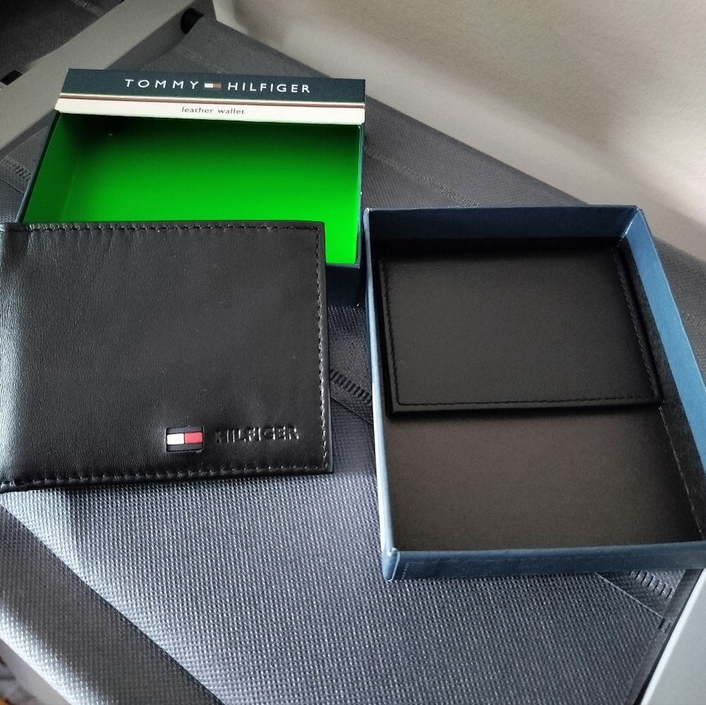 Tommy Hilfiger Black Leather Wallet with Logo